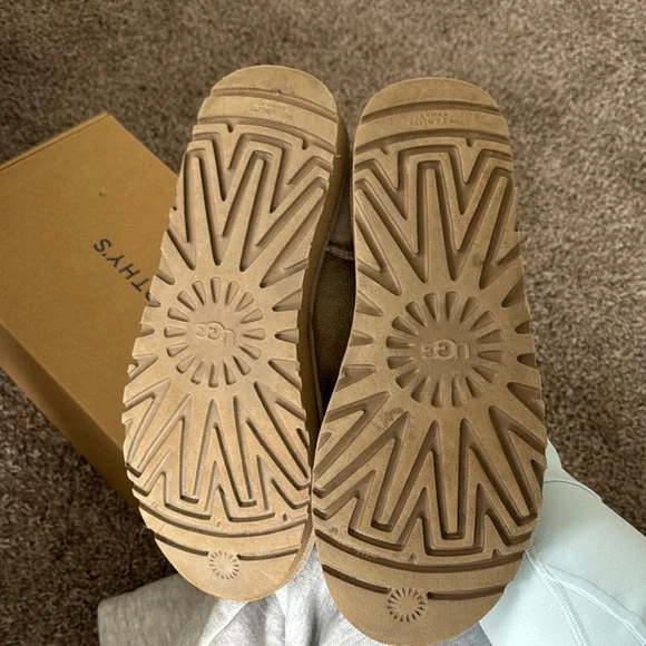 Ugg Mini in Antelope - Picture 4 of 5